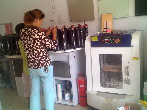 濟南（nán）賦彩調（diào）色機廠家